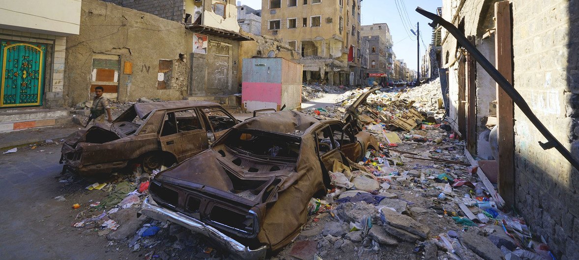 也门:重要港口荷台达再遭空袭 胡塞武装发出和平倡议